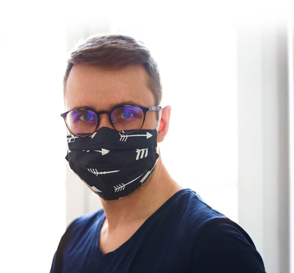a person with mask